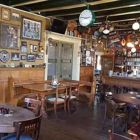 Cafe Zaal Heezen Hotel 2*